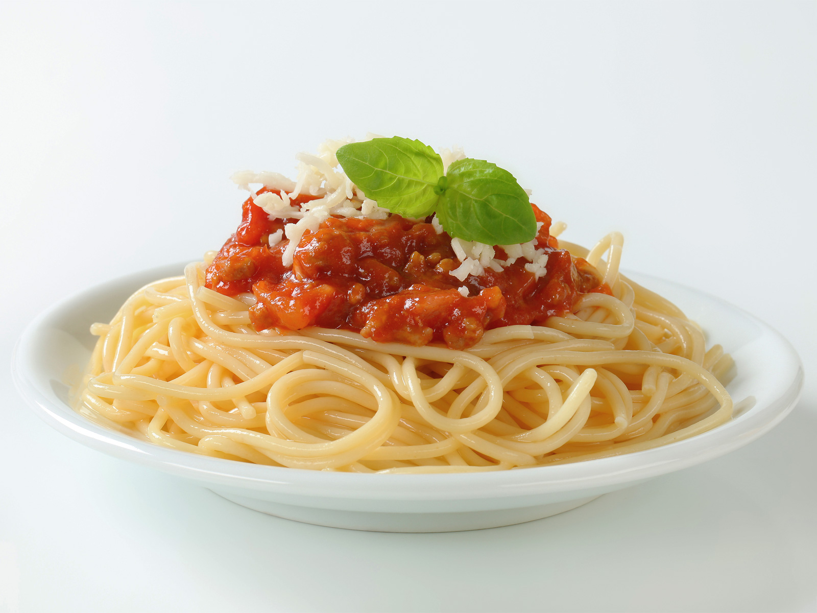 Großküche für Schulessen und Kitaessen, Lieferservice Essen auf Rädern Beispielbild Spaghettiteller